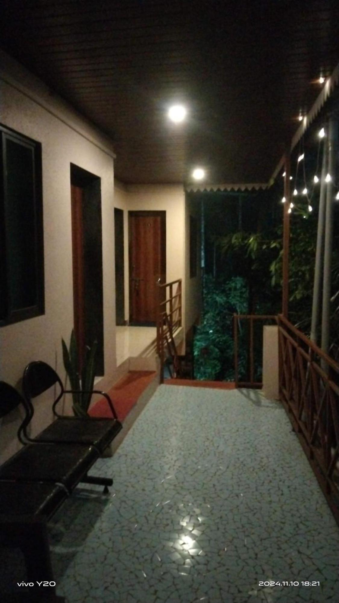 Anandi Villa Homestay Adhi 외부 사진
